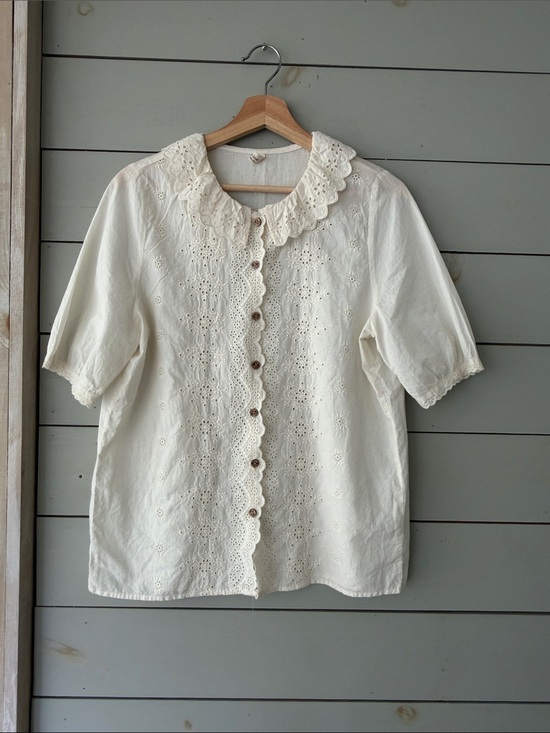 Vintage Tops - Vintage Cottagecore Eyelet Peter Pan Collar Cotton Blouse | M/L